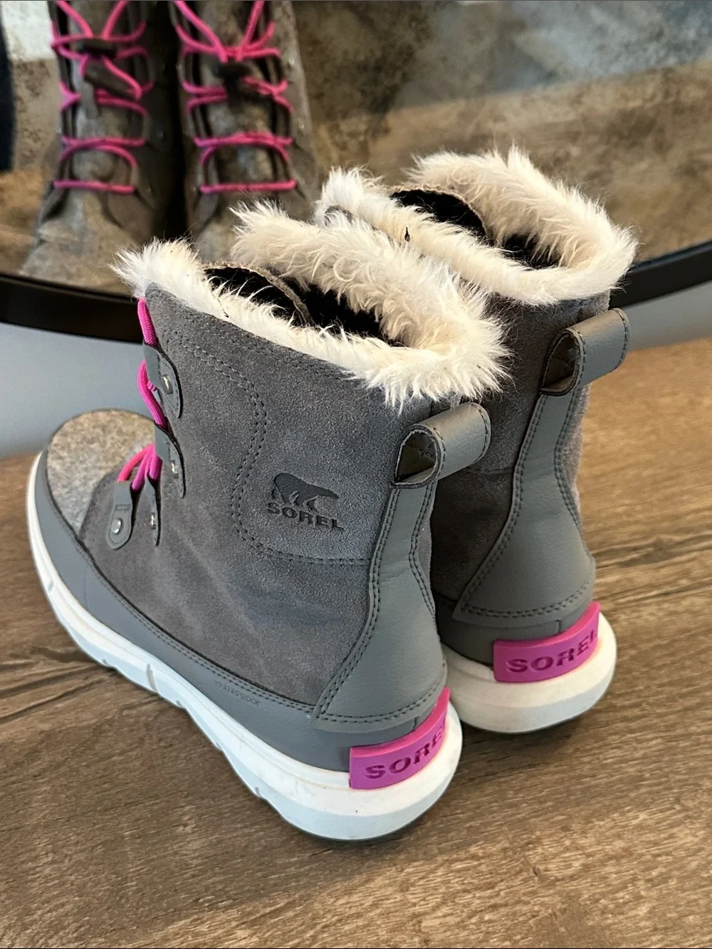 Sorel Explorer Kids Boots size 7 like new